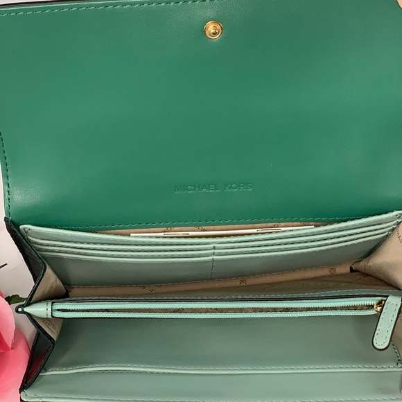 ❤️ Michael Kors CarryAll Tote & Wallet - Picture 6 of 8